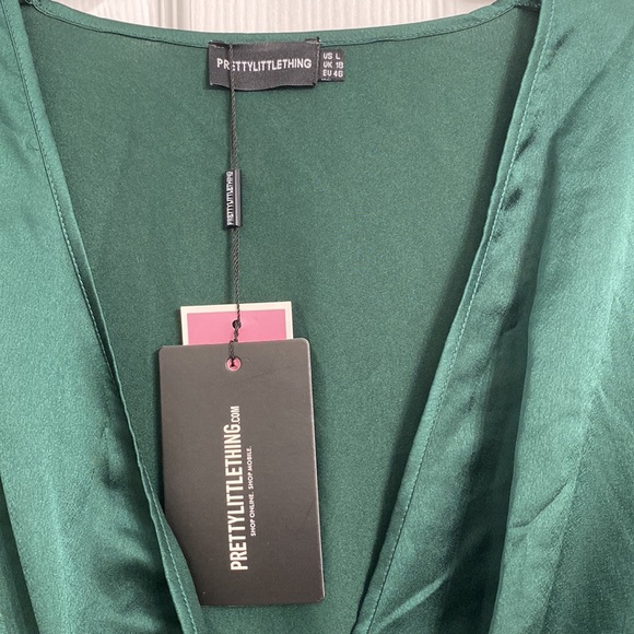 PrettyLittleThing Emerald Mini Dress - Picture 4 of 7